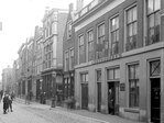 Dhr. Maat zelf?
              <br/>
              Diogenes Leiden, ca. 1902